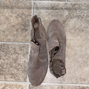 Vince Camuto Taupe Suede Bootie Size 8